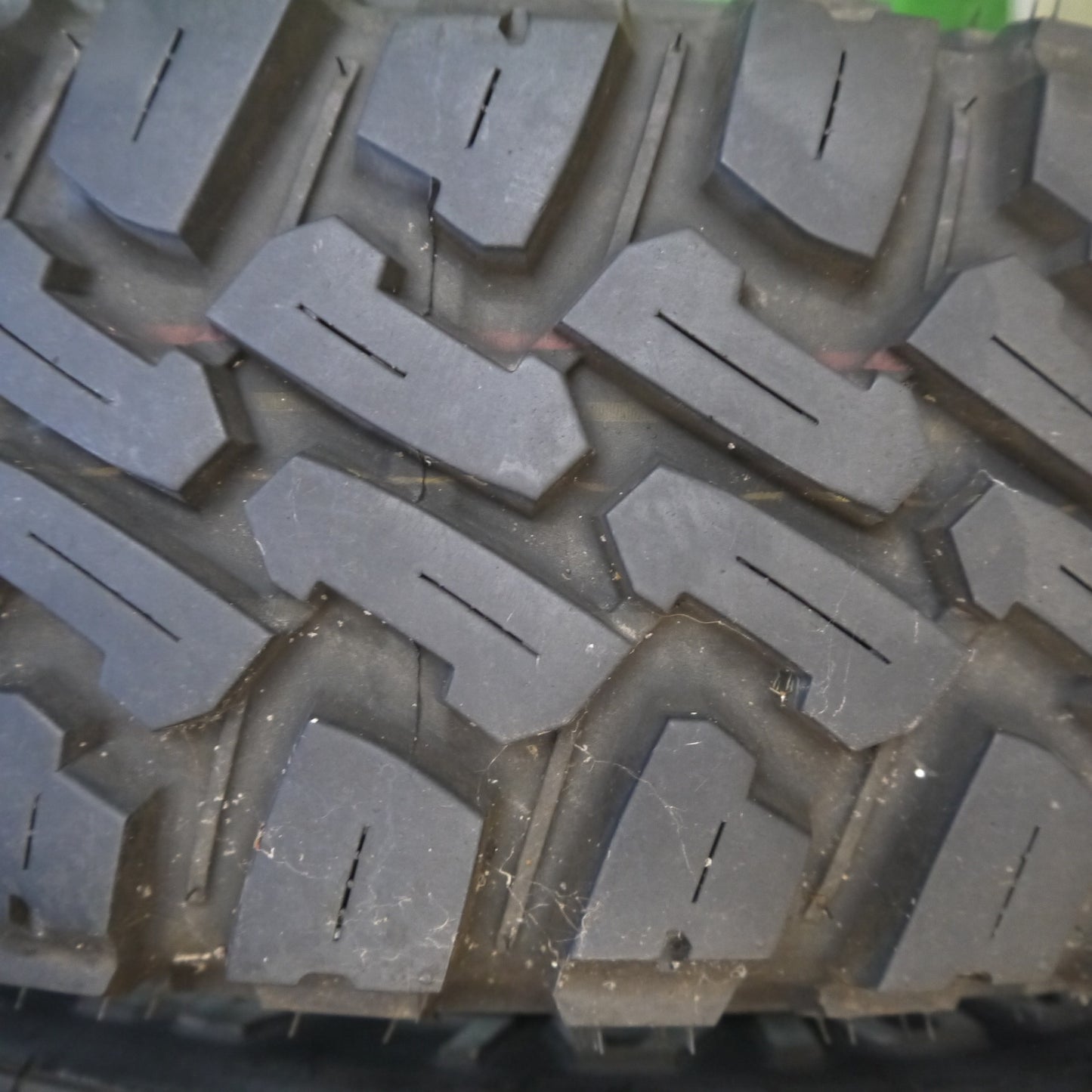 バリ溝!25年!9.5分★195/80R15 107/105N マッドスター ラジアル M/T ホワイトレター MUDSTAR RADIAL タイヤ 15インチ ハイエース キャラバン 等★6072204Hノタ