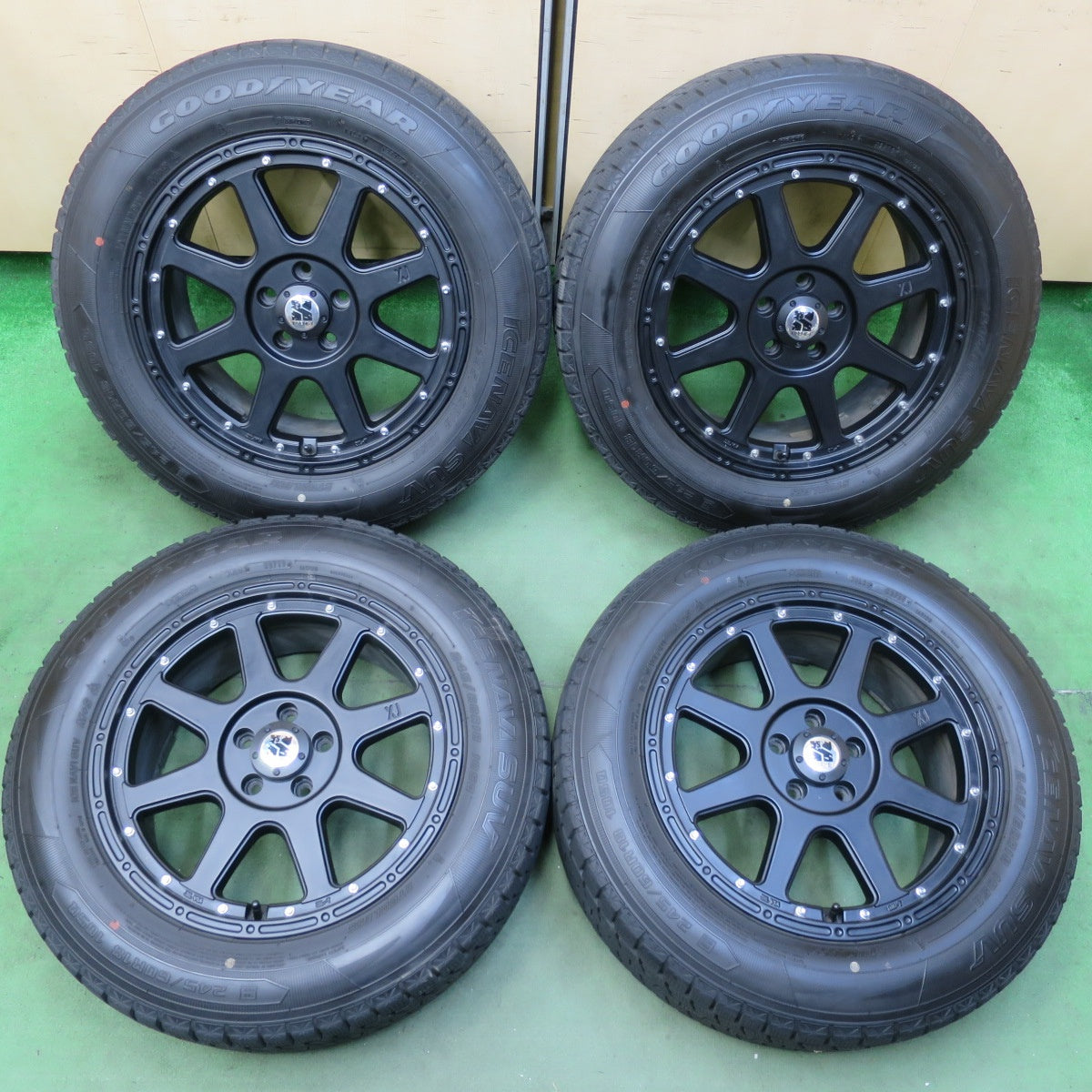 バリ溝!キレイ!9.5分★XTREME-J MLJ XJ 245/60R18 スタッドレス グッドイヤー アイスナビ SUV 18インチ エクストリームJ PCD114.3/5H★5110307イス