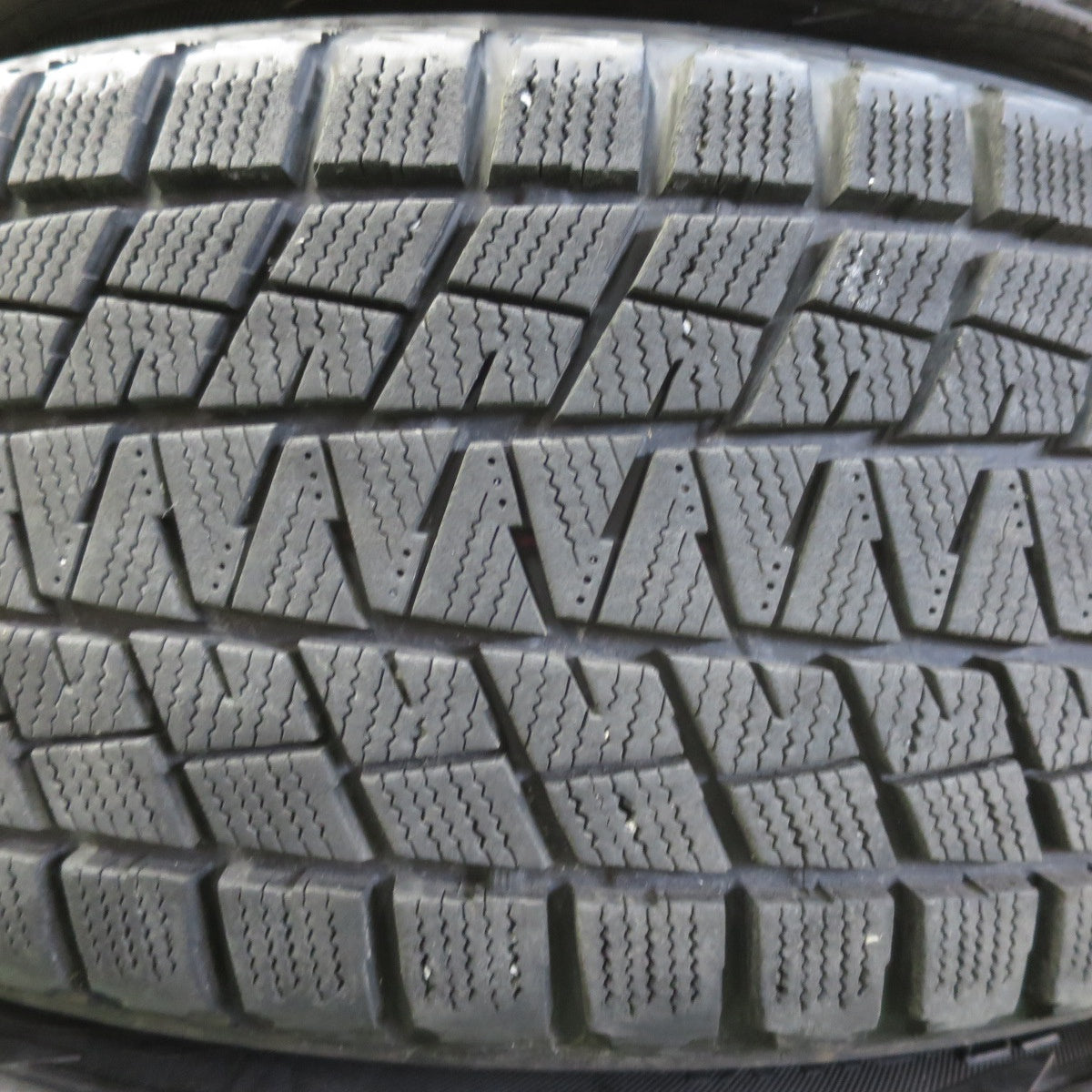 バリ溝!8.5分★ベンツ Sクラス W221 純正 255/55R18 スタッドレス ブリヂストン ブリザック DM-V1 AGA 18インチ PCD112/5H★5052707イス