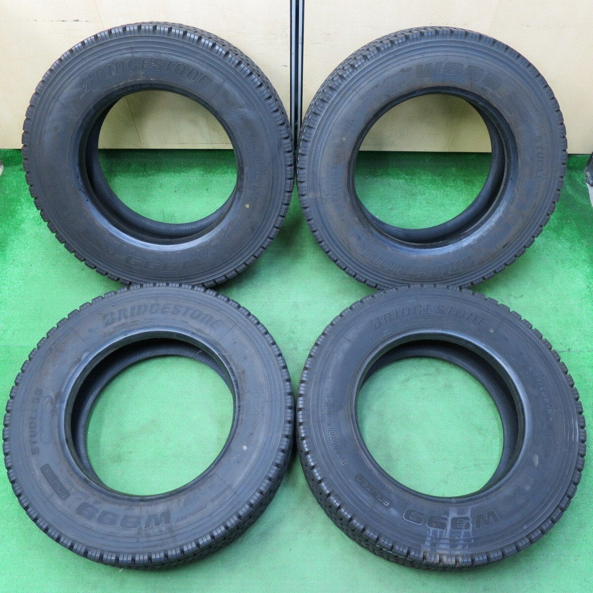 バリ溝!22年!9.5分★トラック タイヤ 245/70R19.5 136/134J スタッドレス ブリヂストン W999 19.5インチ★4061712イスタ