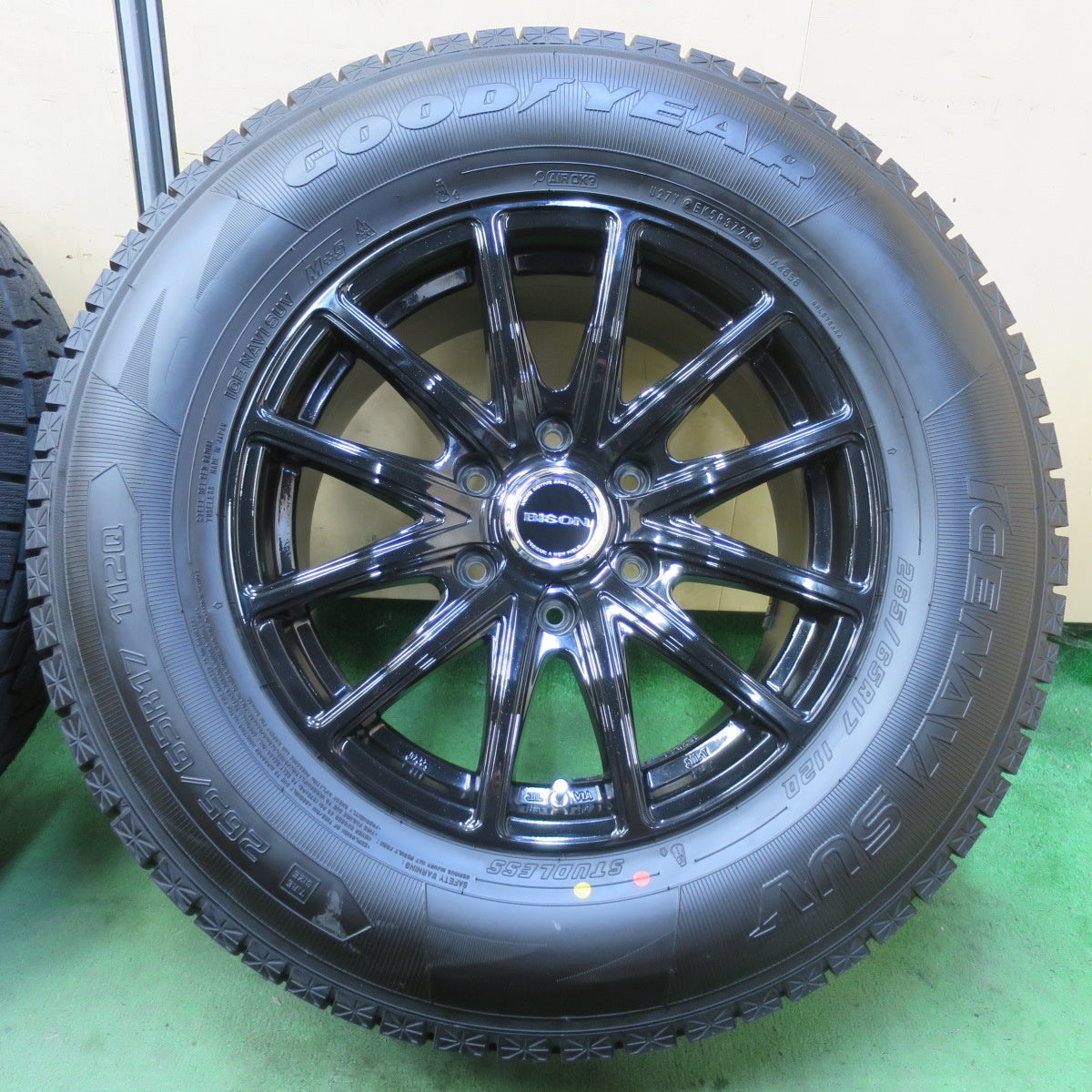 ほぼ未使用!24年!キレイ★スタッドレス 265/65R17 グッドイヤー アイスナビ SUV BISON BN-01 バイソン 17インチ PCD139.7/6H★5101501イス