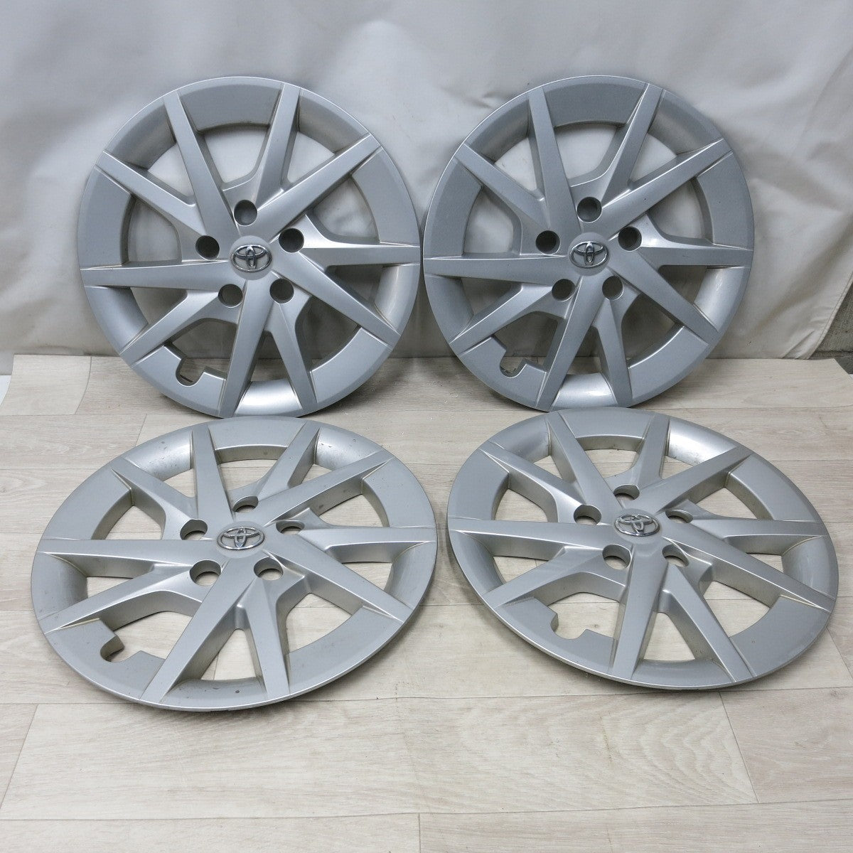 送料無料] 4枚価格◇トヨタ プリウスα 純正 ホイール キャップ カバー