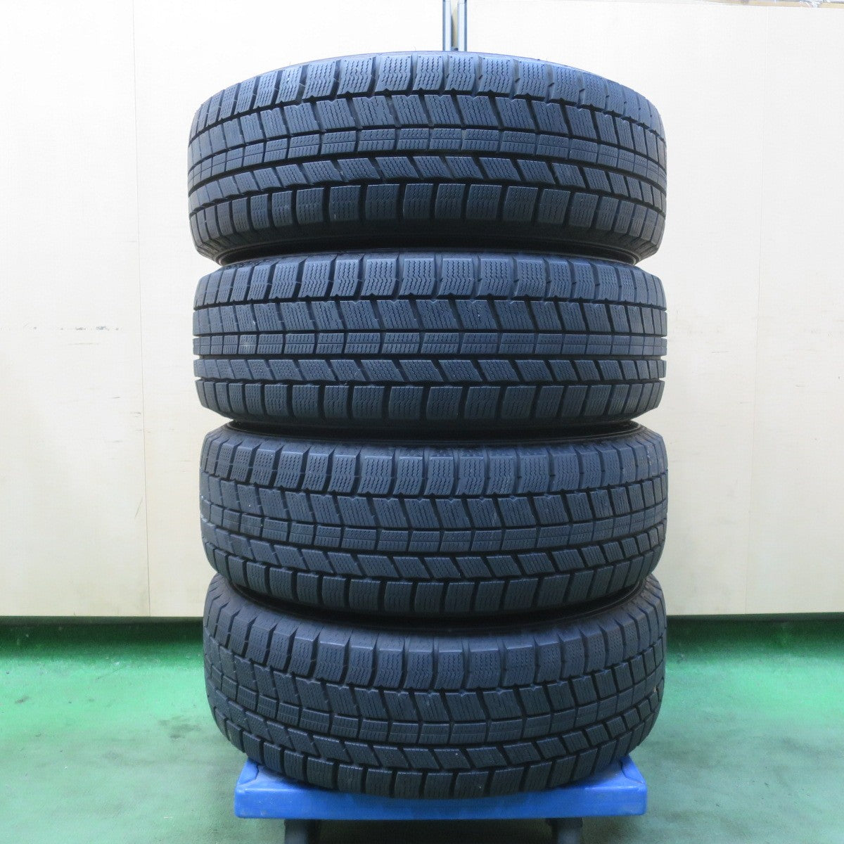 バリ溝!22年!キレイ!9.5分★スタッドレス 195/65R15 オートバックス ノーストレック N5 VELVA CHARGE ヴェルヴァ チャージ 15インチ PCD114.3/5H★6021702イス