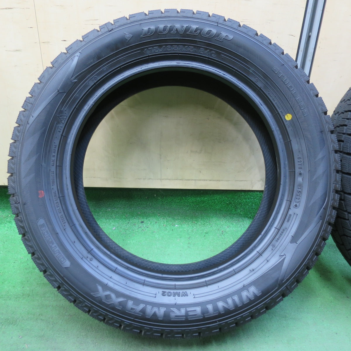 ほぼ未使用!22年★スタッドレス 175/65R15 ダンロップ ウインターマックス WM02 15インチ スイフト フィット アクア ヴィッツ ヤリス 等★5092707イスタ