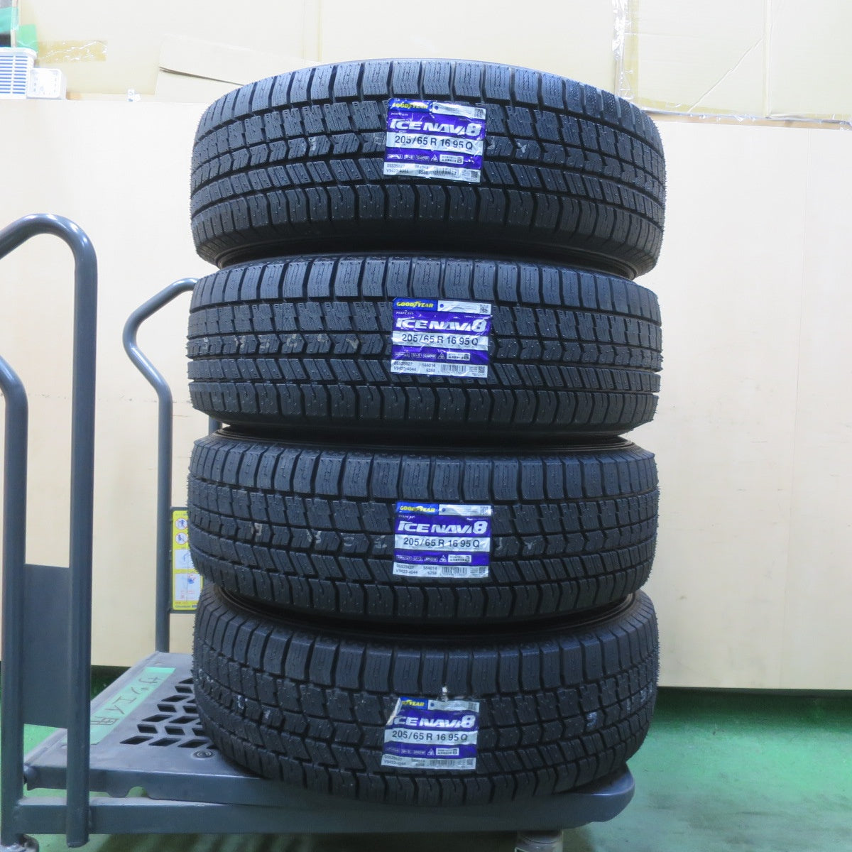 未使用!23年★LOXARNY SPORT 205/65R16 スタッドレス グッドイヤー アイスナビ8 ロクサーニ スポーツ 16インチ PCD114.3/5H★6042513イス