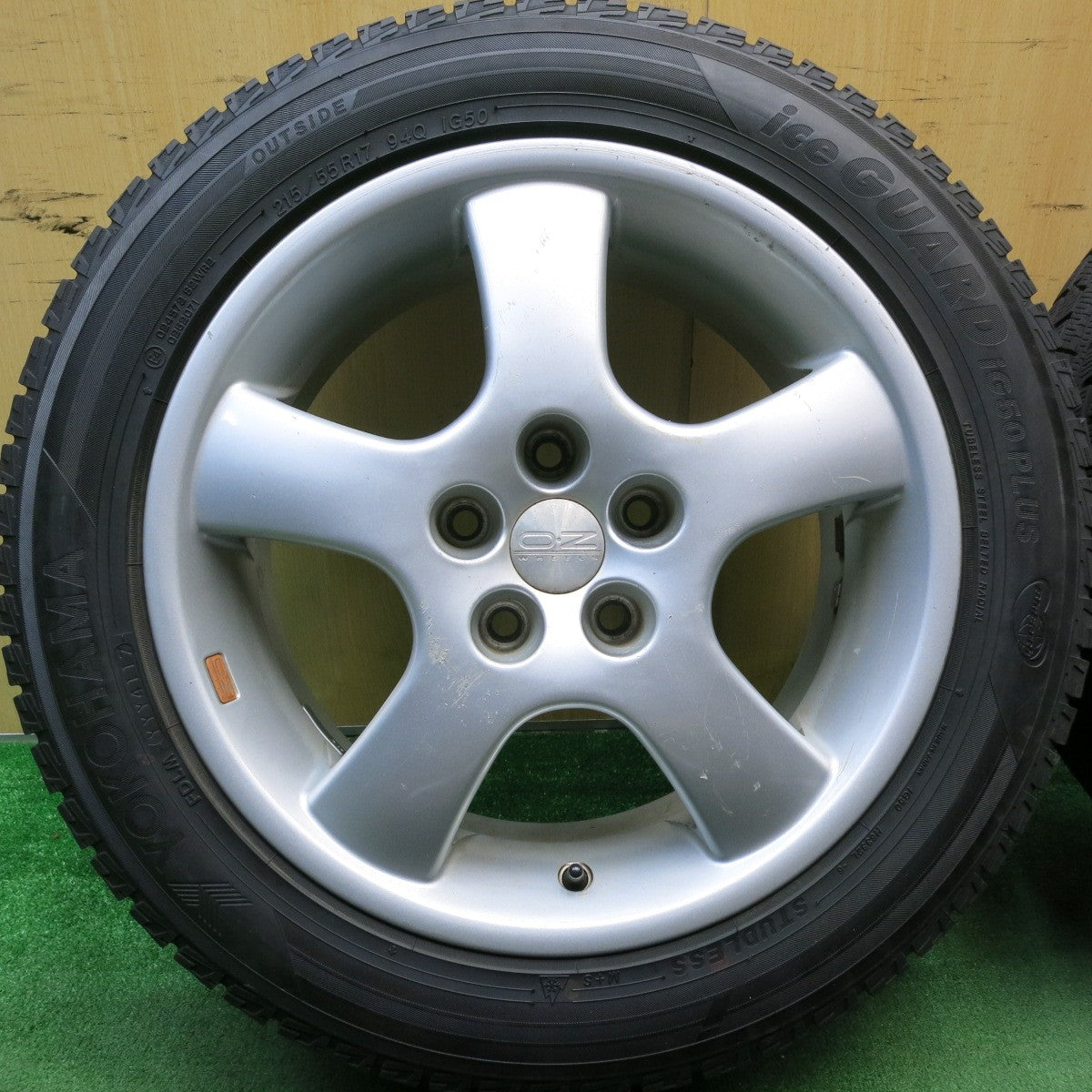 バリ溝!8.5分★スタッドレス 215/55R17 ヨコハマ アイスガード iG50 プラス O・Z OZ 17インチ PCD114.3/5H★5050307HAス
