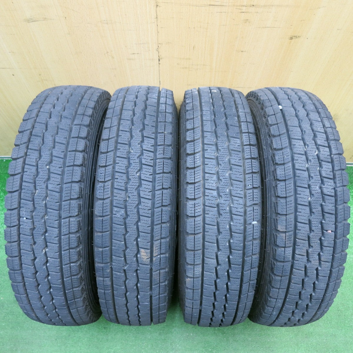 バリ溝!9.5分★スタッドレス 145R12 6PR ダンロップ ウインターマックス SV01 スチール ホイール キャップ 付き 12インチ PCD100/4H★6041206HAス