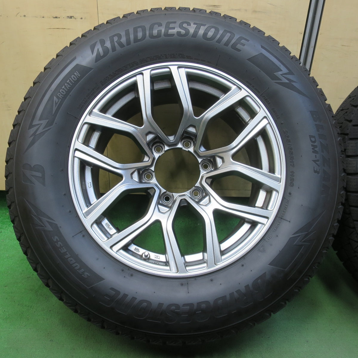 キレイ!21年★スタッドレス 265/65R17 ブリヂストン ブリザック DM-V3 KAZERA H301 カゼラ 17インチ PCD139.7/6H★5093001イス