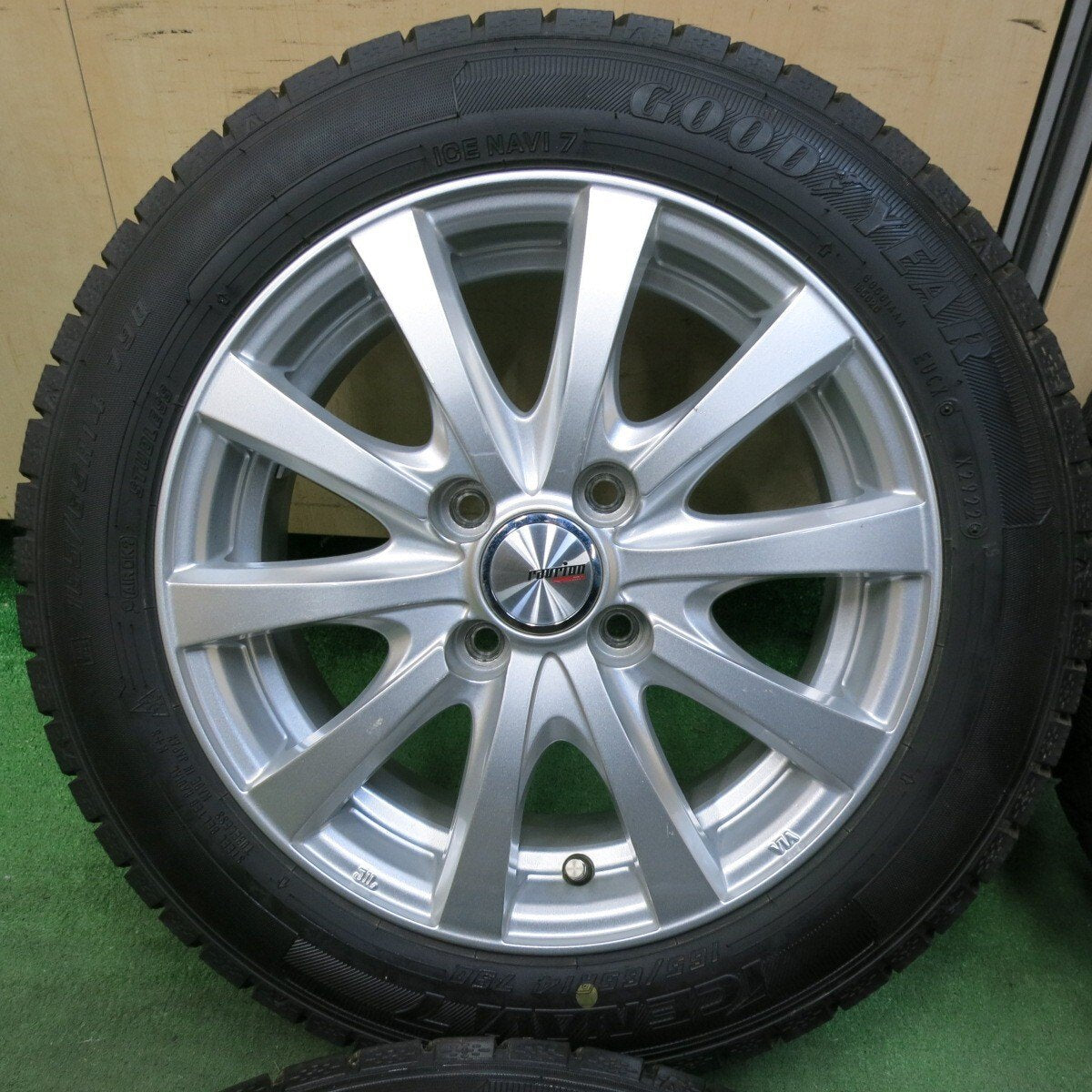 バリ溝!22年!9.5分以上★スタッドレス 165/65R14 グッドイヤー アイスナビ7 ravrion RS01 ラブリオン 14インチ PCD100/4H★5013006SYス