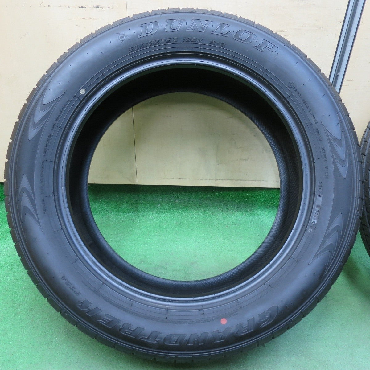 新車外し!23年★265/55R20 ダンロップ グラントレック PT5A タイヤ 20インチ ランクル レクサス LX 等★5032013イノタ