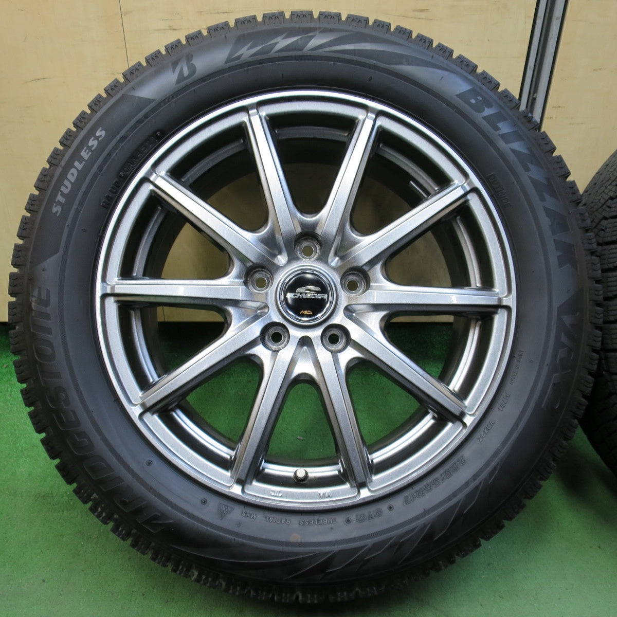 バリ溝!21年!キレイ!9.5分★スタッドレス 225/55R17 ブリヂストン ブリザック VRX2 SCHNEIDER MiD シュナイダー 17インチ PCD114.3/5H★5041002イス