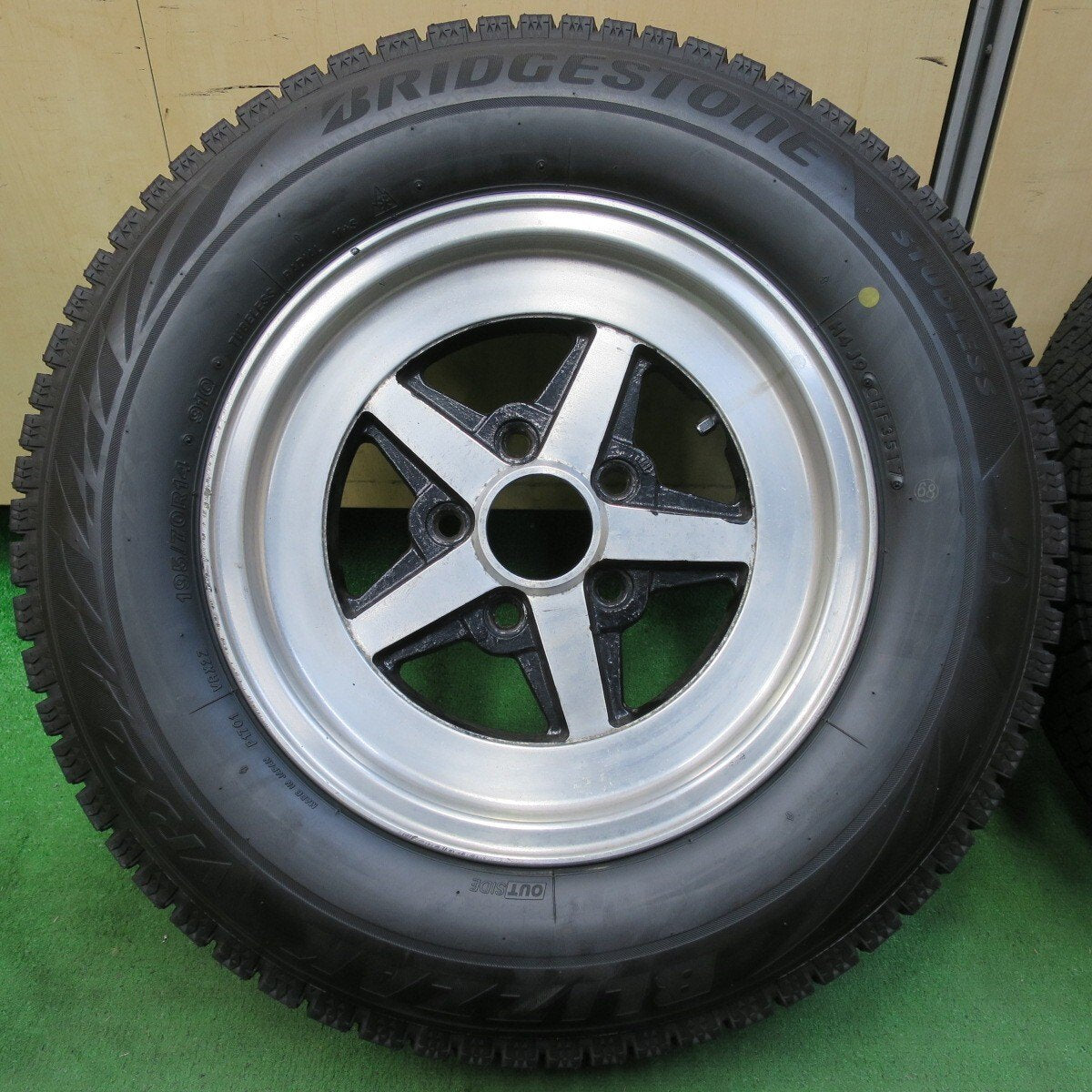 超バリ溝!ほぼ10分★旧車 WORK Equip 195/70R14 スタッドレス ブリヂストン ブリザック VRX2 ワーク エクイップ 14インチ PCD114.3/5H★4101604イス