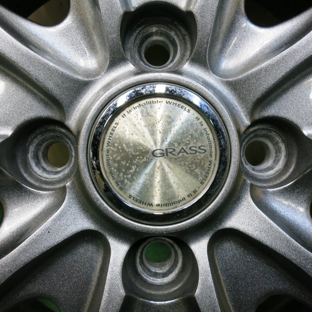 バリ溝!22年!キレイ!9.5分★スタッドレス 185/70R14 ダンロップ ウインターマックス WM02 GRASS グラス 14インチ PCD100/4H★5022803SYス