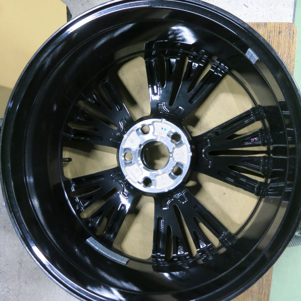 新車外し!1本★トヨタ 60系 MXWH60 プリウス 純正 ホイール 19インチ 19×6.5J PCD114.3/5H★5072308SYホ