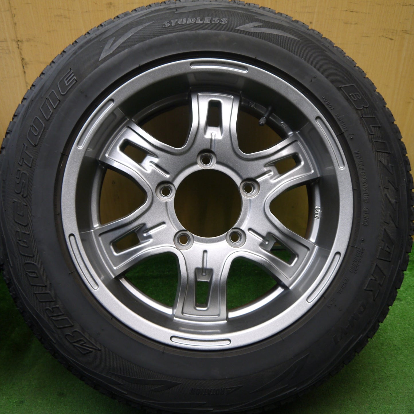 キレイ★ジムニー 等 175/80R16 スタッドレス ブリヂストン ブリザック DM-V1 社外 アルミ 16インチ PCD139.7/5H★5061005Hス
