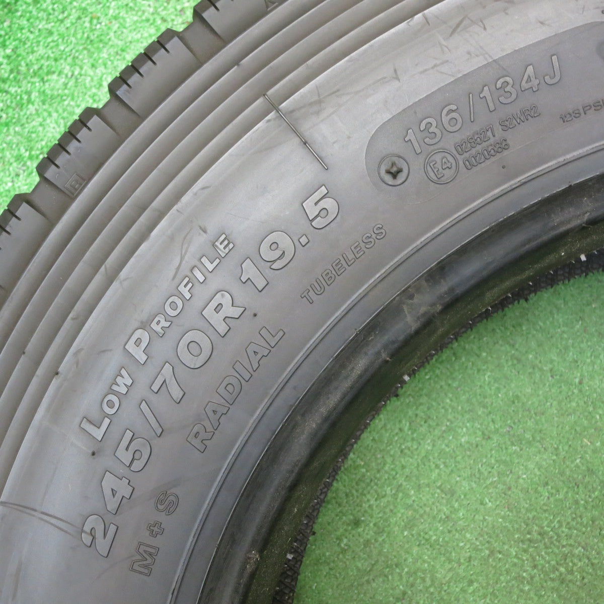 ほぼ未使用!24年!1本◎トラック タイヤ 245/70R19.5 136/134J ブリヂストン エコピア M801 Ⅱ ミックス オールシーズン 19.5インチ◎6101405KKスタ