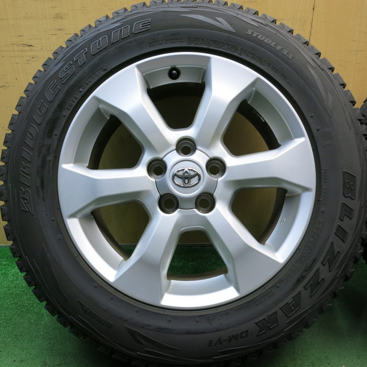 キレイ★トヨタ ヴァンガード 純正 225/65R17 スタッドレス ブリヂストン ブリザック DM-V1 17インチ PCD114.3/5H★5091101HAス