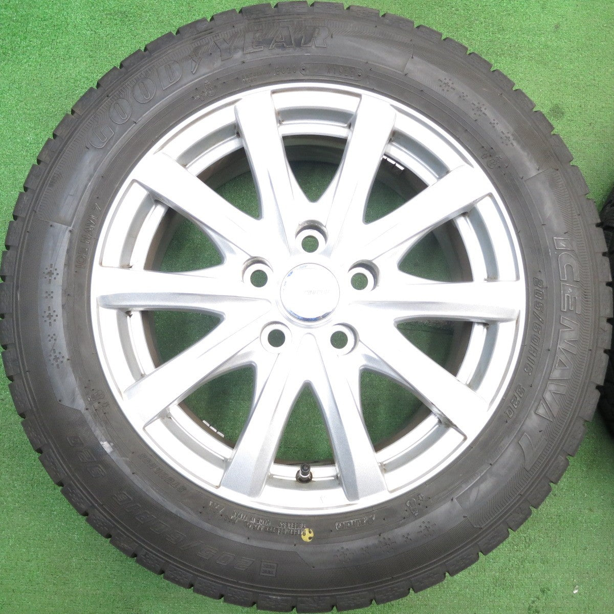 バリ溝!22年!9.5分★スタッドレス 205/60R16 グッドイヤー アイスナビ7 ravrion RS01 ラブリオン 16インチ PCD114.3/5H★5052301AKス