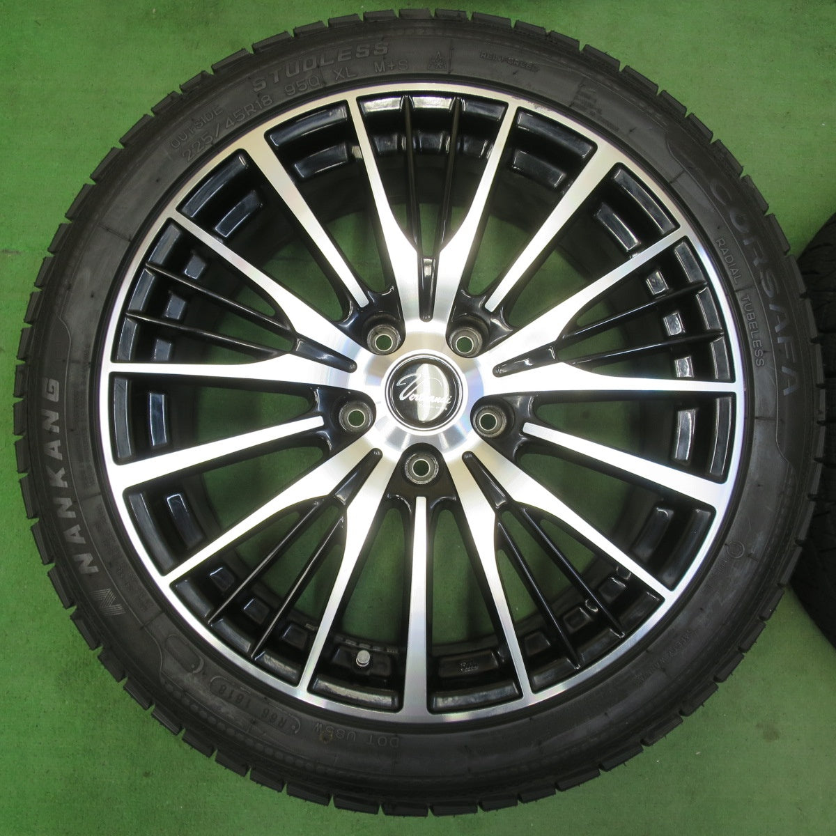 バリ溝!キレイ!ほぼ10分★スタッドレス 225/45R18 ナンカン CORSAFA Verthandi ヴェルザンディ ヴェルサンディ 18インチ PCD114.3/5H★5042104イス
