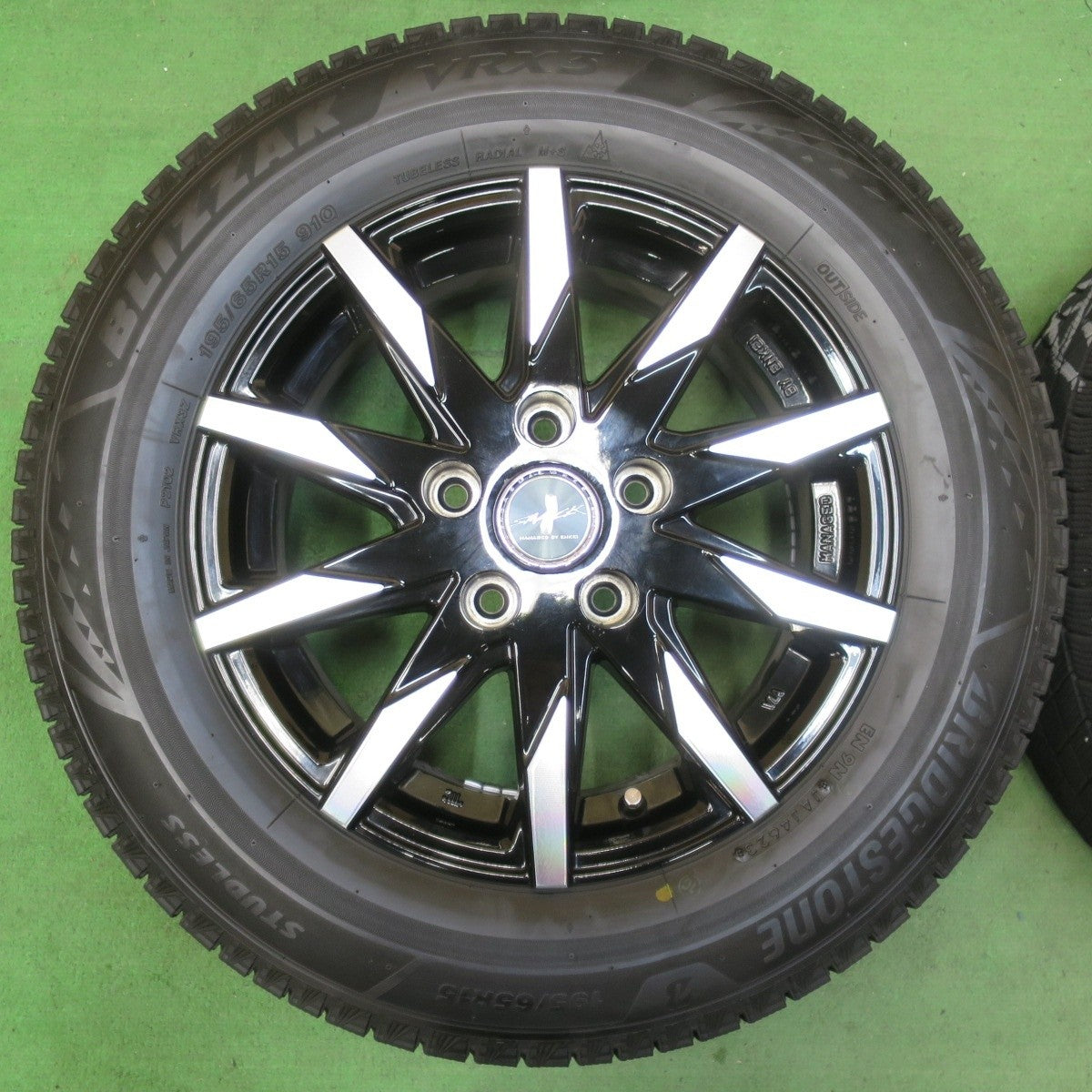 バリ溝!23年!キレイ!9.5分★スタッドレス 195/65R15 ブリヂストン ブリザック VRX3 SMACK ENKEI スマック エンケイ 15インチ PCD114.3/5H★5021109イス