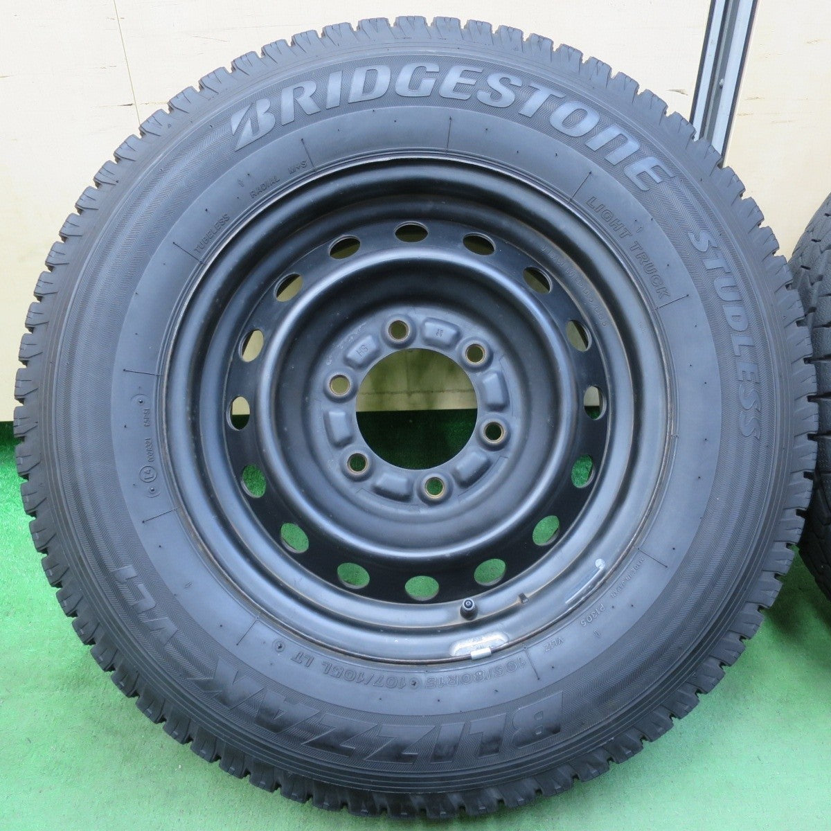 バリ溝!9.5分★トヨタ ハイエース 純正 スチール 195/80R15 107/105L スタッドレス ブリヂストン ブリザック VL1 15インチ PCD139.7/6H★5031205イス