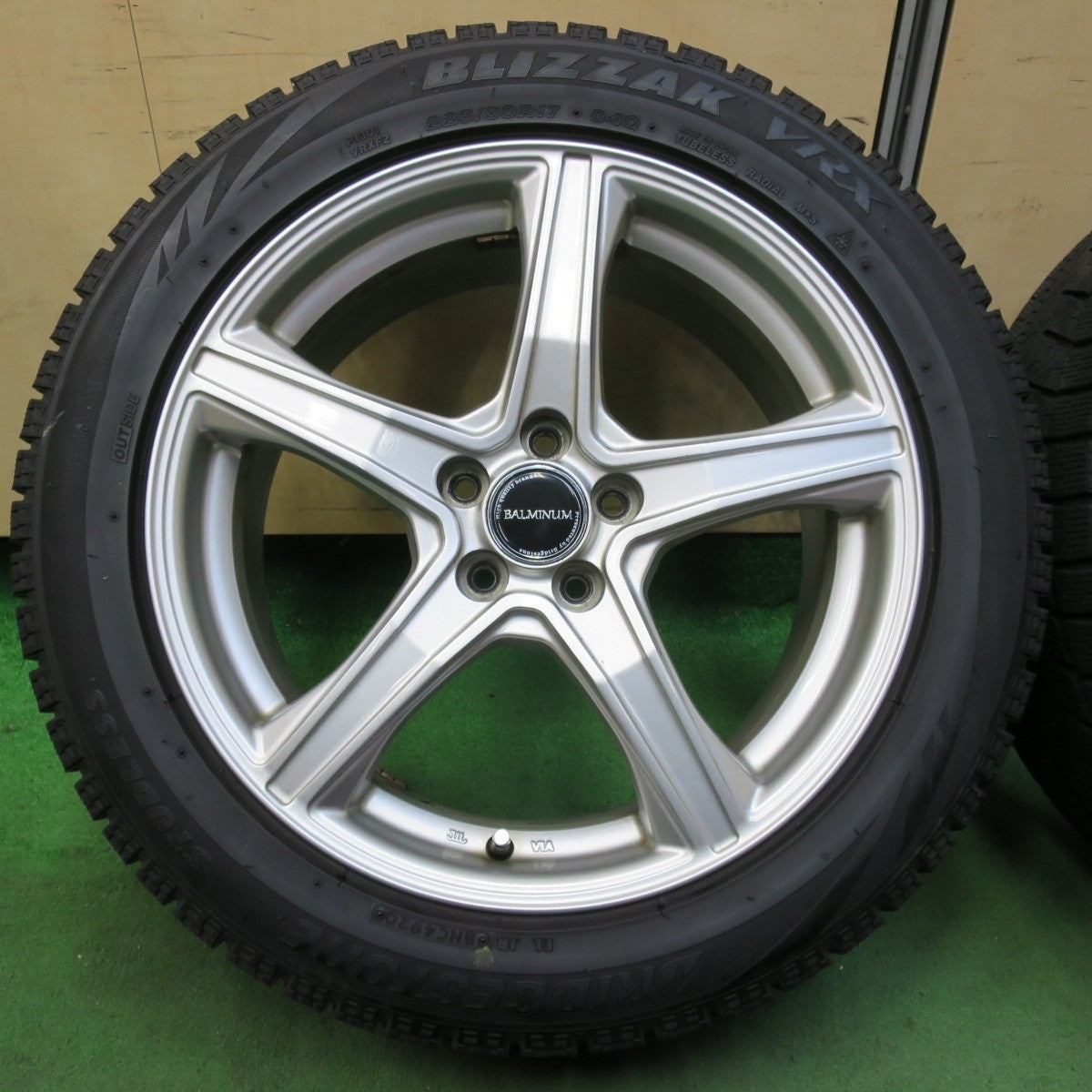 バリ溝!8.5分★レガシィ 等 225/50R17 スタッドレス ブリヂストン ブリザック VRX BALMINUM バルミナ 17インチ PCD100/5H★5011802イス