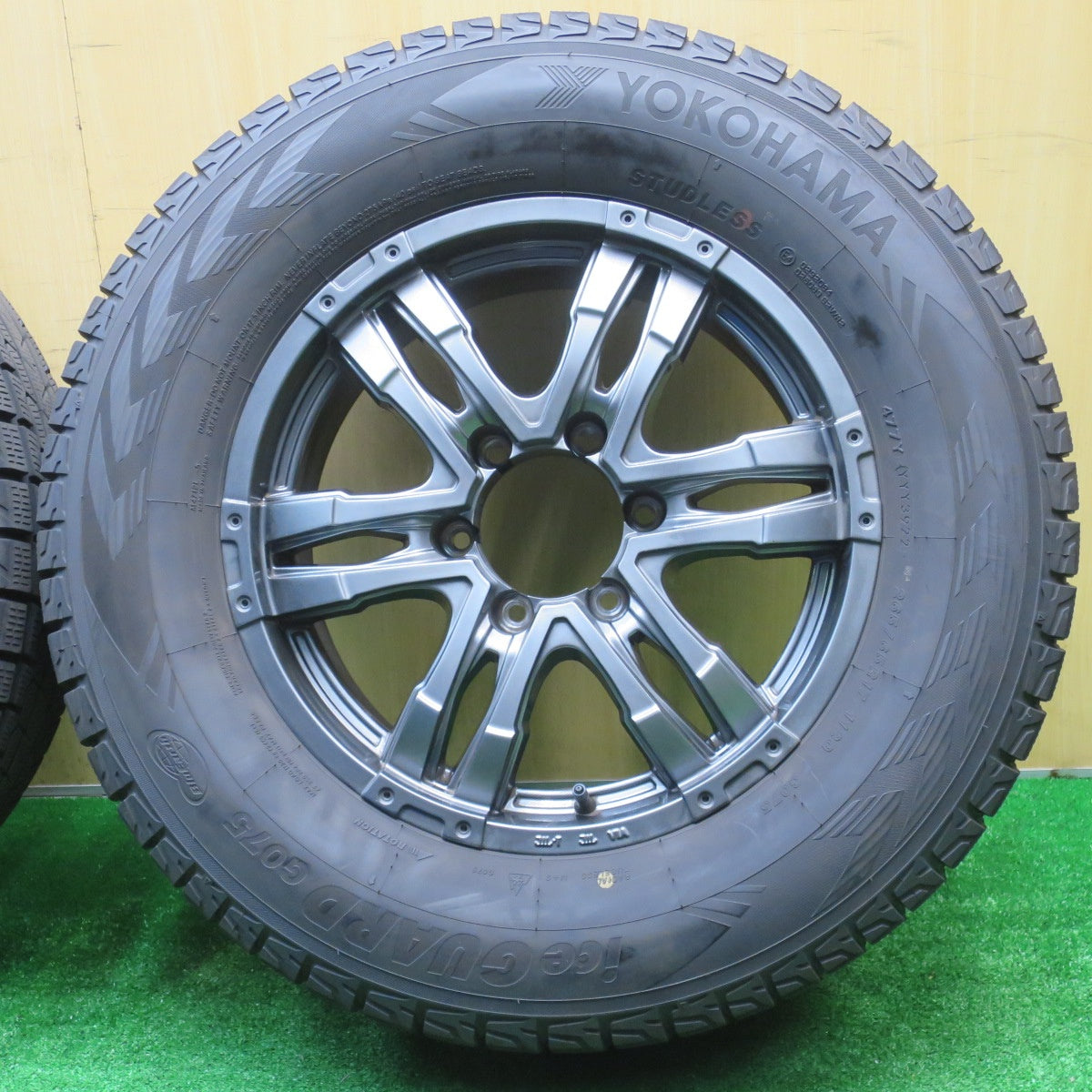 バリ溝!22年!キレイ!9.5分★スタッドレス 265/65R17 ヨコハマ アイスガード G075 MAD CROSS WOLF マッドクロス ウルフ 17インチ PCD139.7/6H★5101701NJス