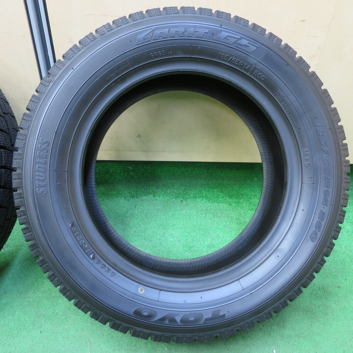 未使用★スタッドレス 185/65R14 トーヨー ガリット G5 タイヤ GARIT 14インチ ウイングロード モビリオスパイク等★4082715イス