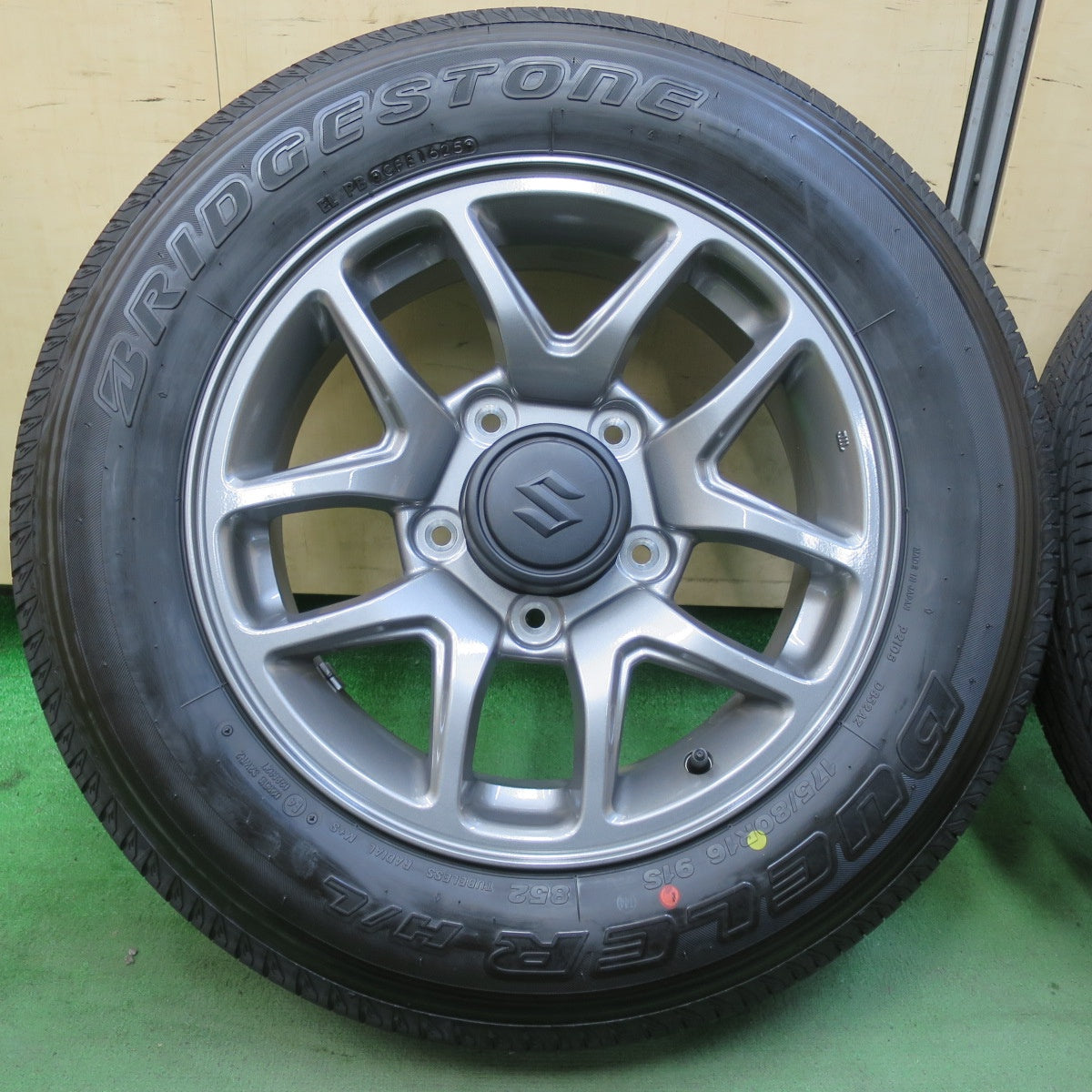 新車外し!25年★スズキ JB64 ジムニー 純正 175/80R16 ブリヂストン デューラー H/L 852 16インチ PCD139.7/5H★5112403イノ