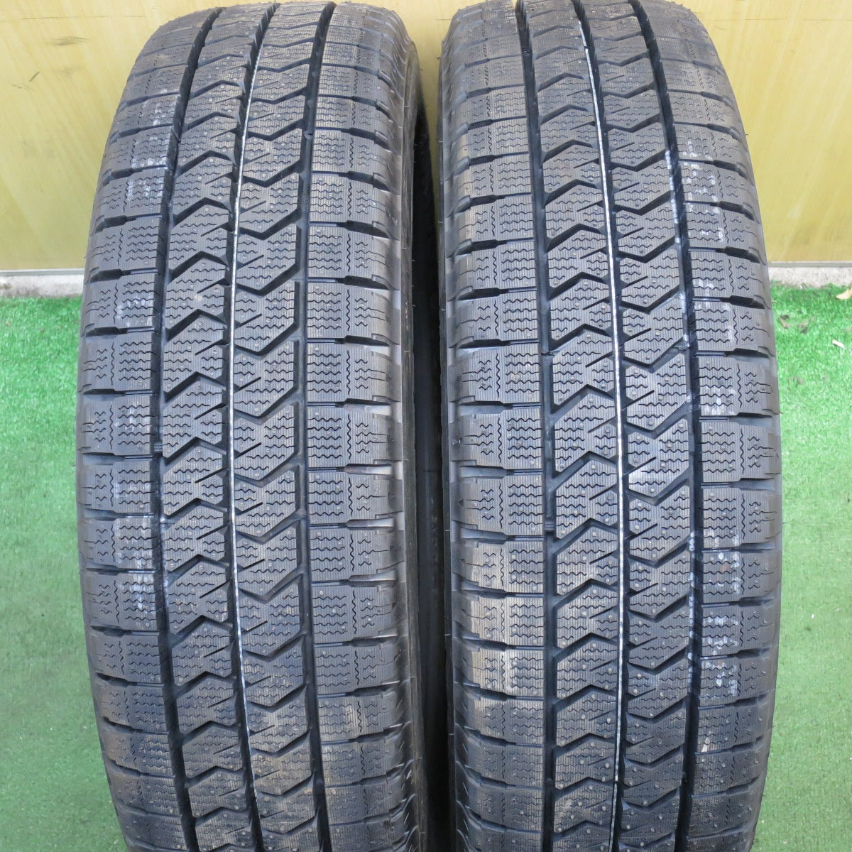 送料無料* 未使用！23年☆トラック タイヤ 205/70R16 111/109N 