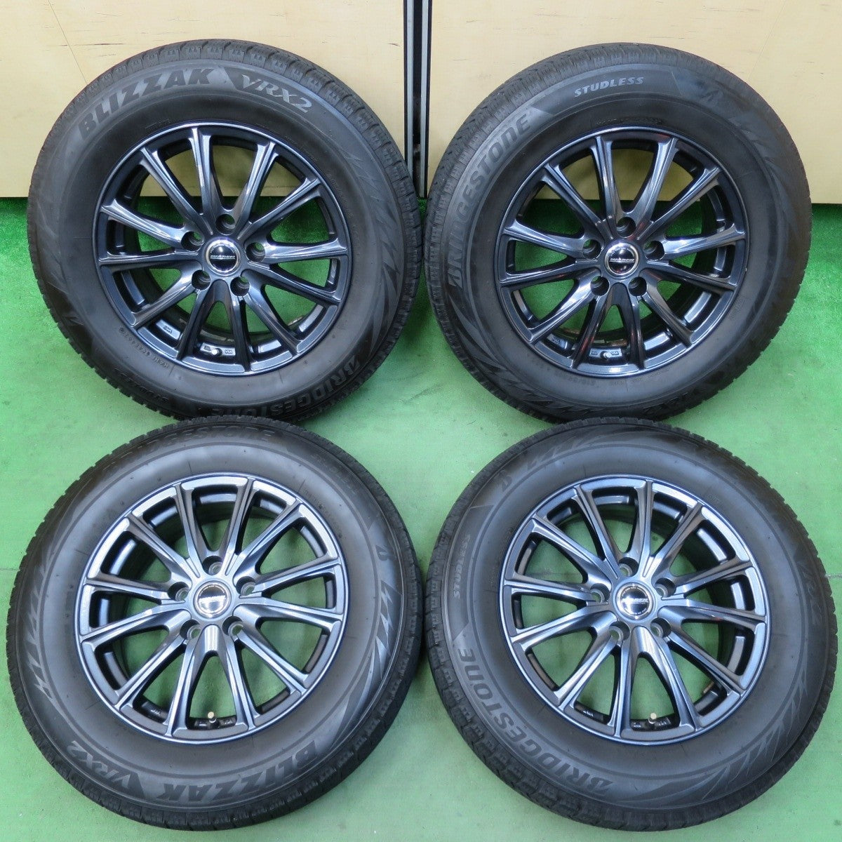 中古スタッドレス215/65R16ブリザック4本セット エクストレイル
