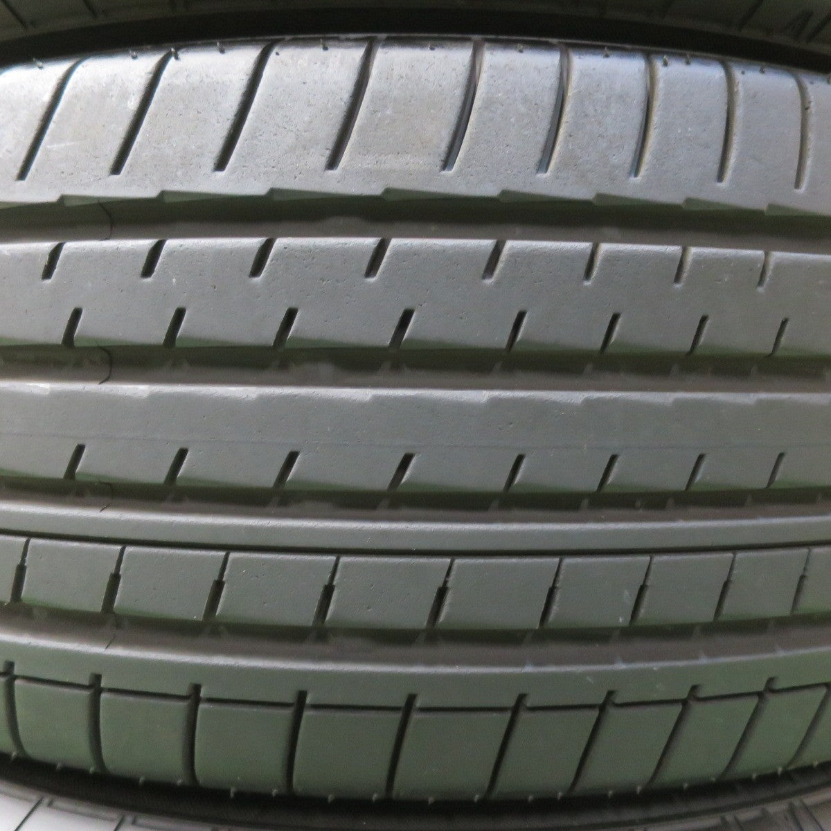 バリ溝!24年!9.5分★235/60R18 ヨコハマ BluEarth-XT AE61 タイヤ 18インチ レクサス NX エクストレイル CX-80 等★5051706イノタ