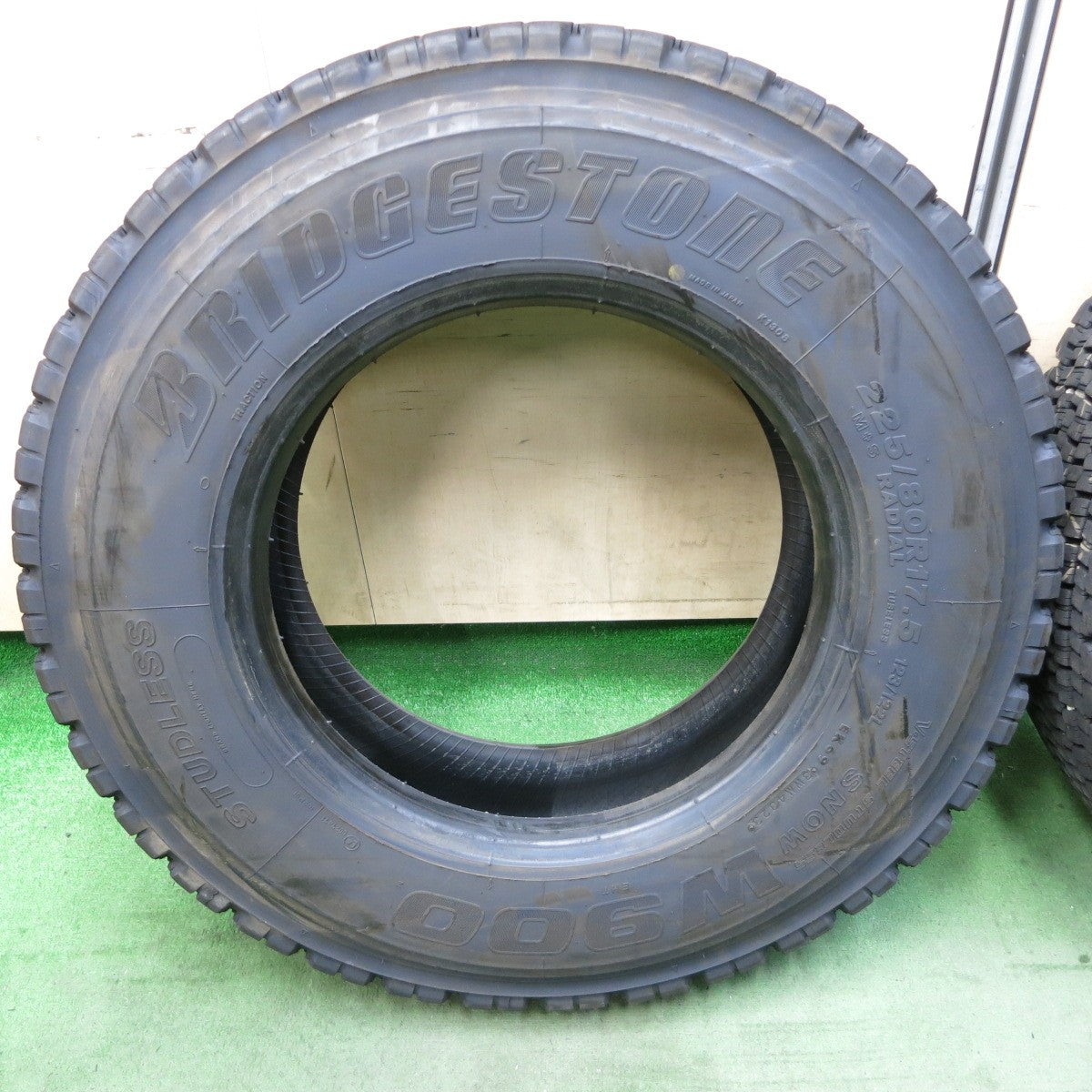 バリ溝!23年!9分!2本★トラック タイヤ 225/80R17.5 123/122L スタッドレス ブリヂストン W900 17.5インチ★5111702ナスタ