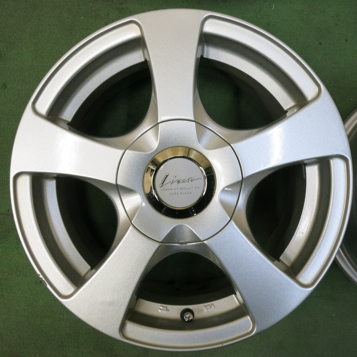 4本価格★Lilea E5 15インチ 15×6.5JJ 社外 アルミ ホイール PCD100 114.3/5H マルチ★5051303SYホ