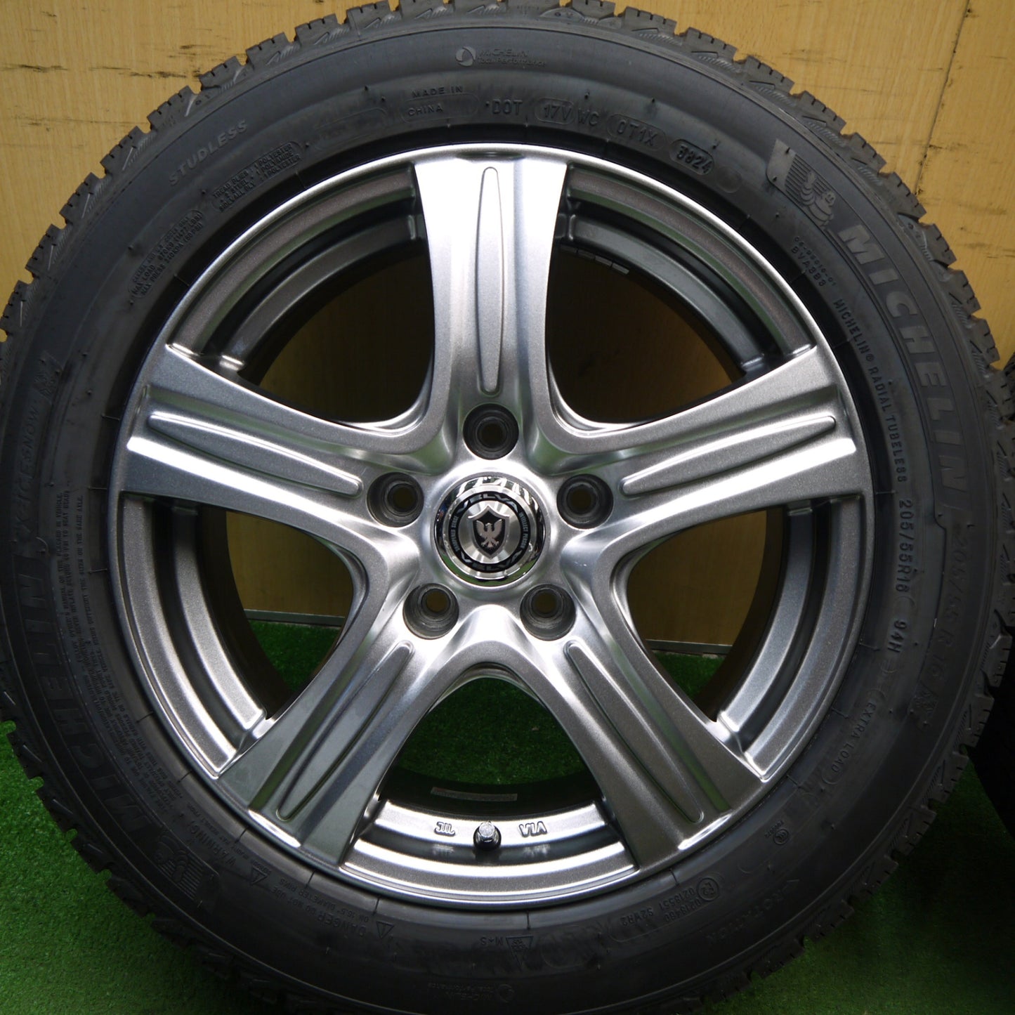タイヤほぼ未使用!24年!キレイ!2本★スタッドレス 205/55R16 ミシュラン X-ICE SNOW VELVA ヴェルヴァ 16インチ PCD114.3/5H★5070204Hス