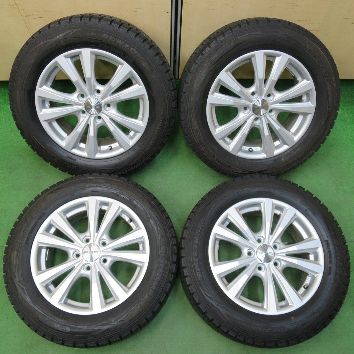 バリ溝!キレイ!ほぼ10分★アウディ ワーゲン 等 AGA DORF 215/60R16 スタッドレス ダンロップ ウインターマックス WM01 16インチ PCD112/5H★4121102イス