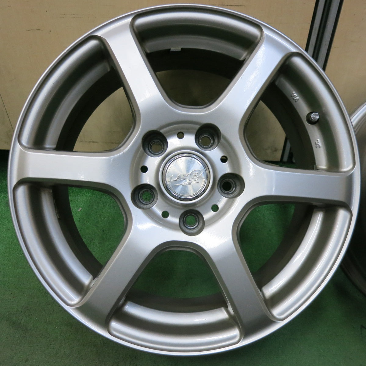 キレイ★LAYCEA 02 16インチ ホイール レイシア 16×6.5J PCD114.3/5H★5051306SYホ
