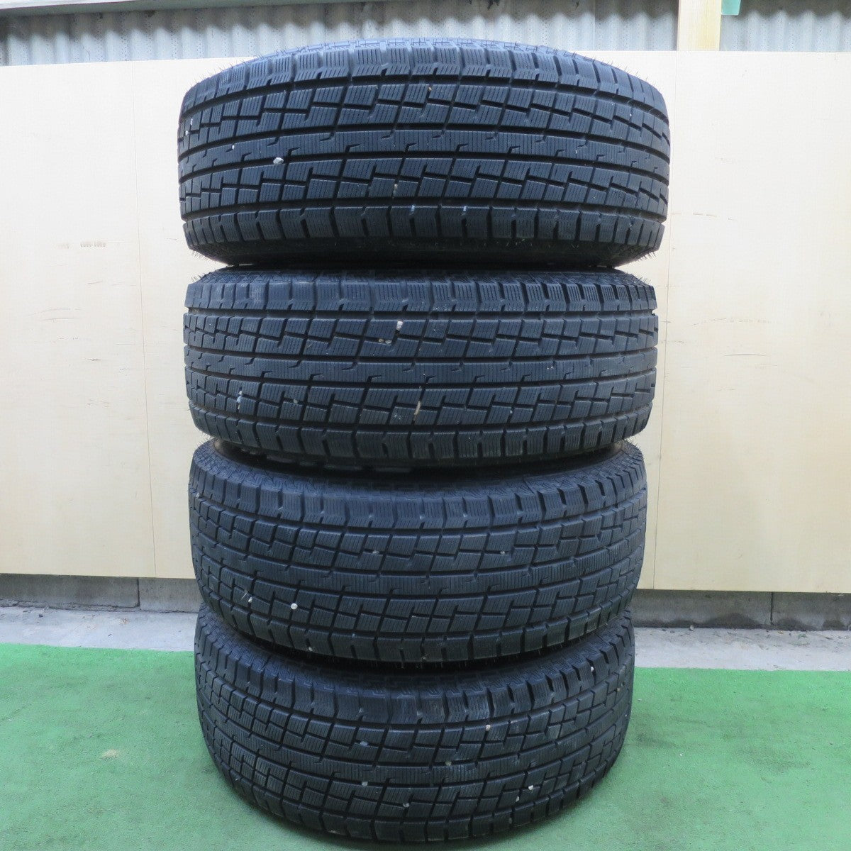 バリ溝!22年!キレイ!9.5分以上★トヨタ GUN125 後期 ハイラックス 純正 265/70R17 スタッドレス グリップマックス GRIP ICE X SUV ホワイトレター 17インチ PCD139.7/6H★6013105ナス