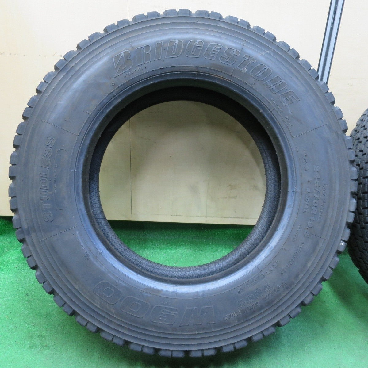 4本価格★トラック タイヤ 245/70R19.5 136/134J スタッドレス ブリヂストン W900 19.5インチ★4080203イスタ