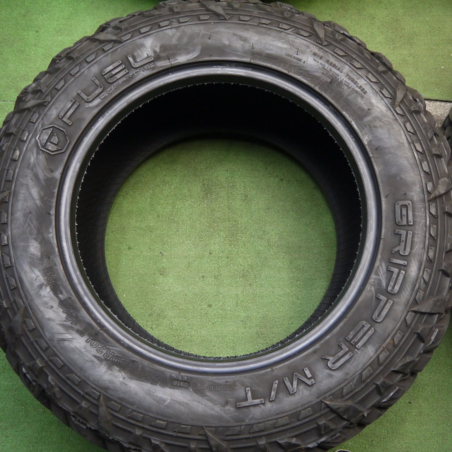 バリ溝!9.5分★35×12.50R20 FUEL GRIPPER M/T フューエル 20インチ タイヤ ハマー H2 等★5082004Hノタ