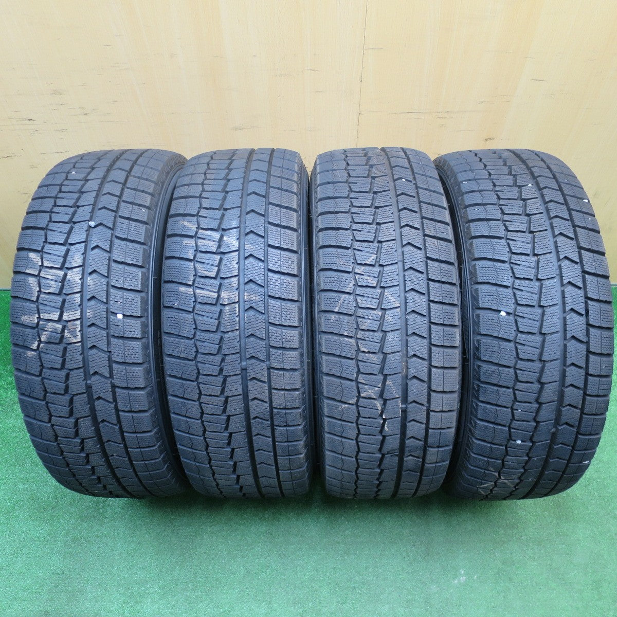 超バリ溝!23年!キレイ!9.5分以上★スタッドレス 235/50R18 ダンロップ ウインターマックス WM02 ESTROSA エステローザ 18インチ PCD114.3/5H★5111702NJス
