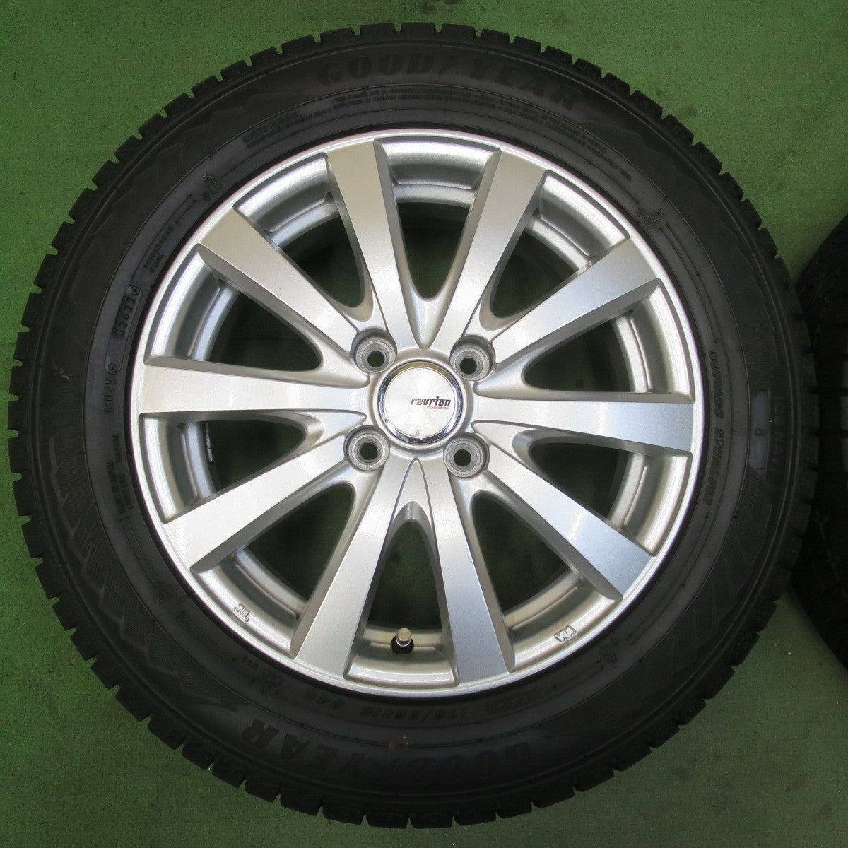 バリ溝!22年!キレイ!9分★スタッドレス 175/65R15 グッドイヤー アイスナビ8 ravrion RS01 ラブリオン 15インチ PCD100/4H★5092907イス
