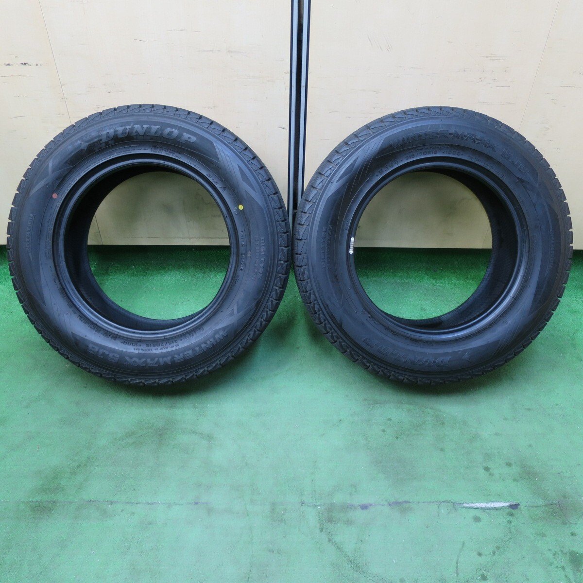 バリ溝!21年!9.5分!2本★スタッドレス 215/70R16 ダンロップ ウインターマックス SJ8 SJ8+ タイヤ 16インチ アウトランダー デリカD5 RAV4 等★5022111イスタ
