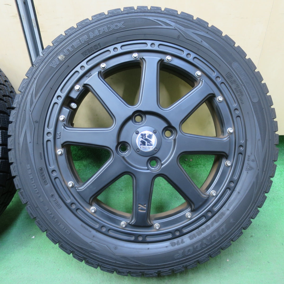 バリ溝!キレイ!ほぼ10分★XTREME-J XJ 165/60R15 スタッドレス ダンロップ ウインターマックス WM01 エクストリームJ 軽サイズ ハスラー 等 PCD100/4H★5082302イス