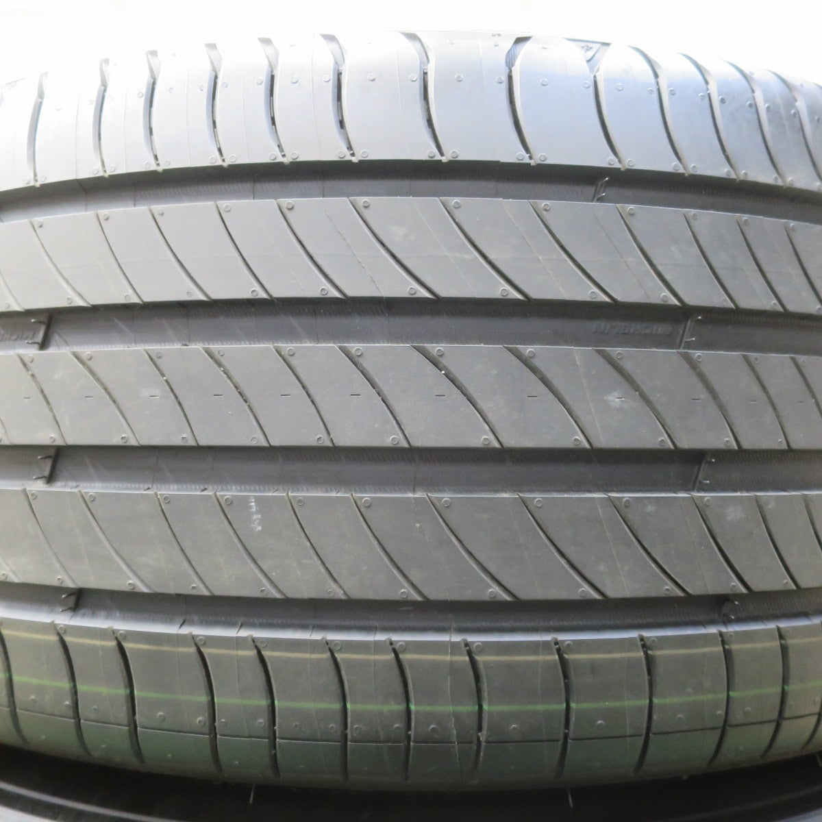 新車外し!25年★235/45R21 ミシュラン e・PRIMACY eプライマシー タイヤ 21インチ クラウン スポーツ 等★6012707イノタ