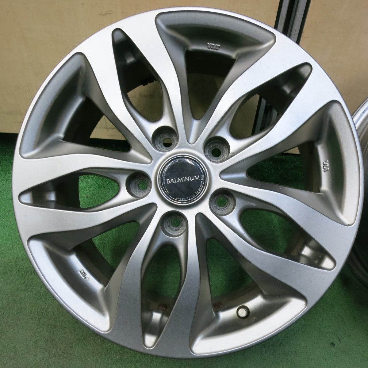 4本価格★BALMINUM バルミナ 16インチ ホイール 16×6.5J PCD114.3/5H★5042513SYホ