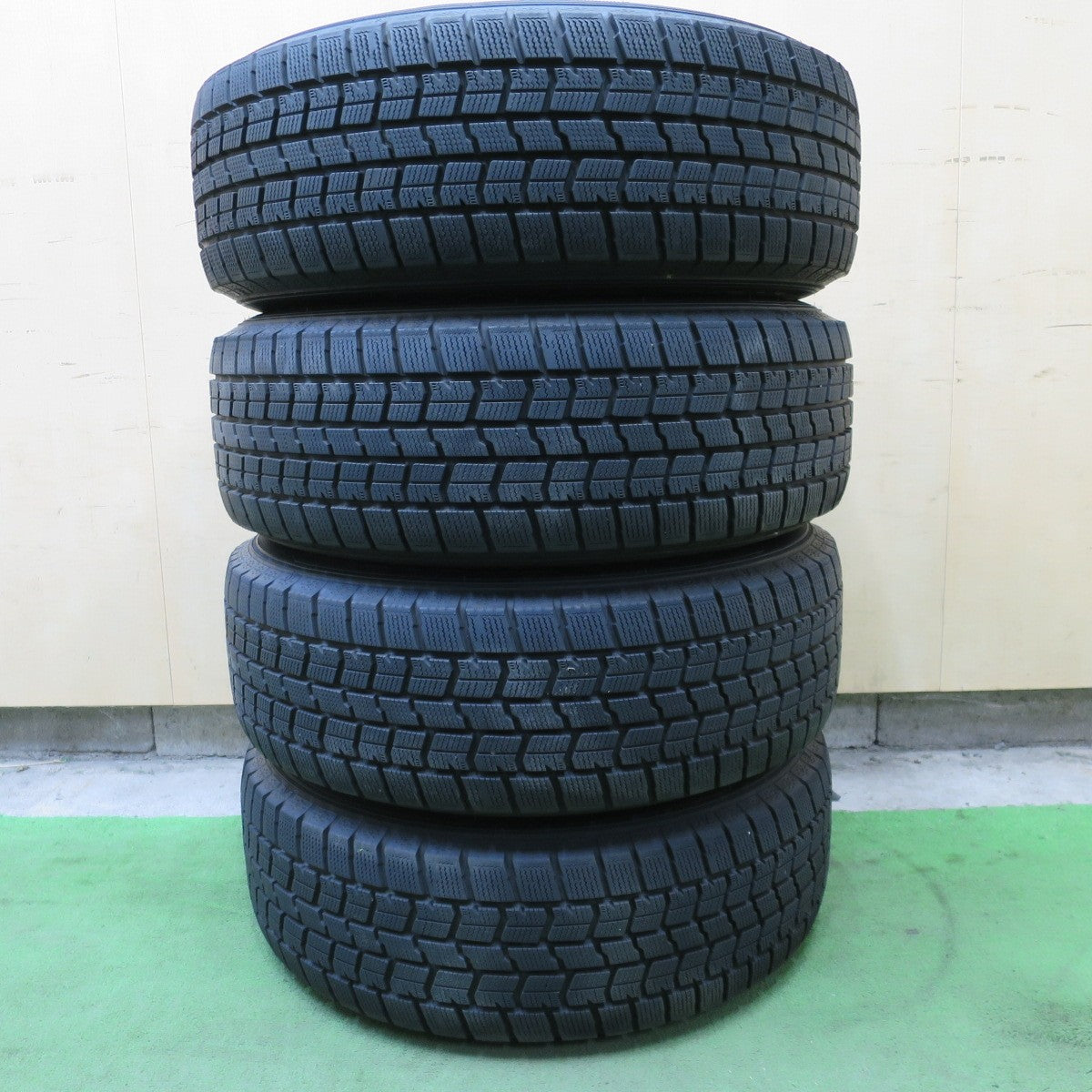 バリ溝!22年!キレイ!9.5分◎XTREME-J XJ 215/65R16 スタッドレス グッドイヤー アイスナビ7 エクストリームJ 16インチ PCD114.3/5H◎6100602NGス