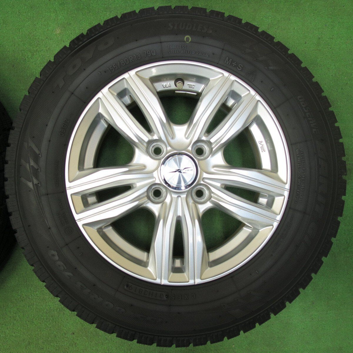 バリ溝!キレイ!9分★スタッドレス 155/80R13 トーヨー オブザーブ ガリット GIZ JOKER ジョーカー PCD100/4H★4113006イス