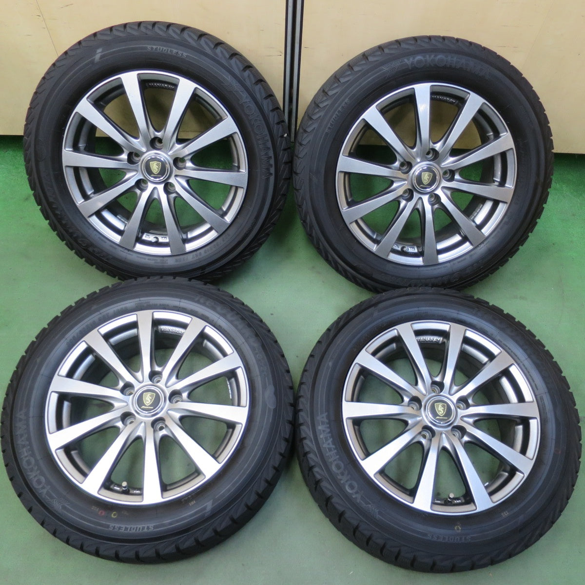バリ溝!25年!キレイ!9.5分◎スタッドレス 205/60R16 ヨコハマ アイスガード iG52C MANARAY SPORT マナレイ スポーツ 16インチ PCD114.3/5H◎6102014イス
