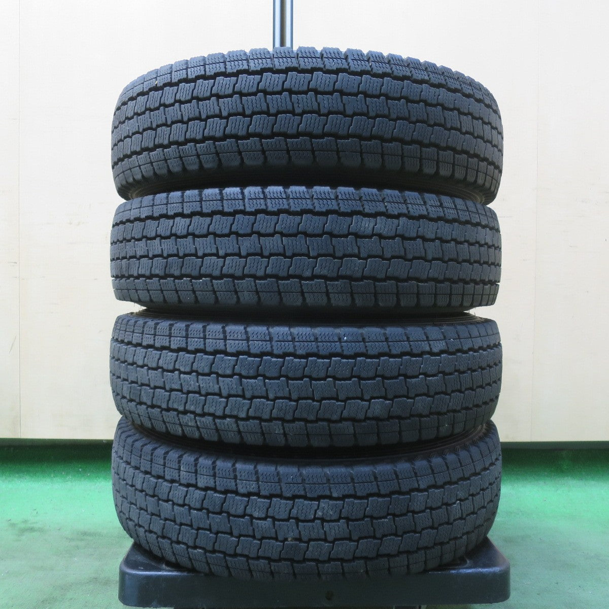バリ溝!24年!キレイ!9.5分★スズキ キャリイ 純正 スチール 145/80R12 80/78N スタッドレス グッドイヤー アイスナビ CARGO カーゴ 12インチ PCD100/4H★6021309イス